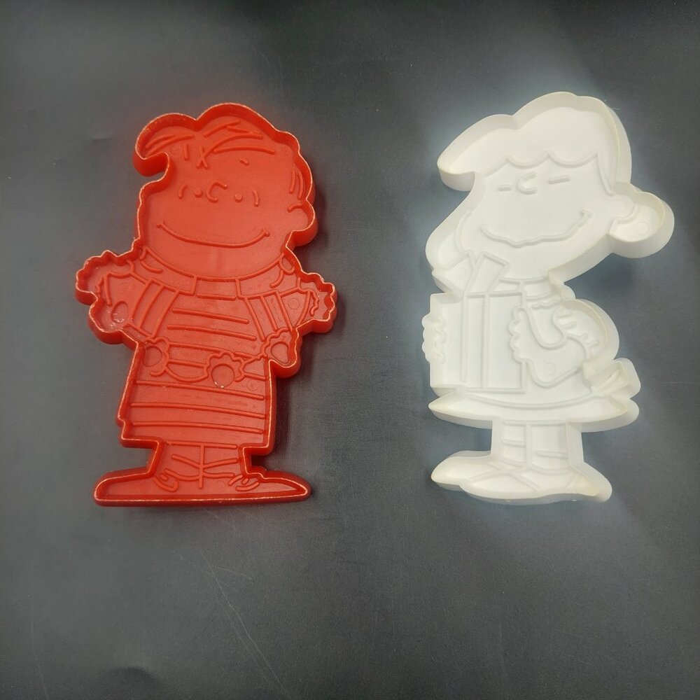 2 Vintage Christmas Peanuts Lucy & Linus Cookie Cutters United Feature Syndicate
